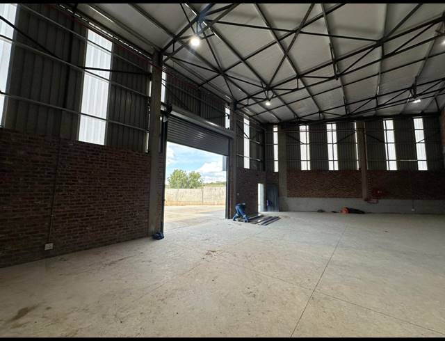 1,231M² WAREHOUSE TO LET IN LANSERIA